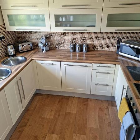 Lovely 2 Bedroom Serviced Apartment With Parking Mansfield Eksteriør bilde