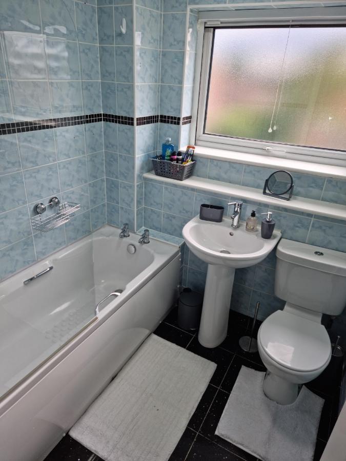 Lovely 2 Bedroom Serviced Apartment With Parking Mansfield Eksteriør bilde